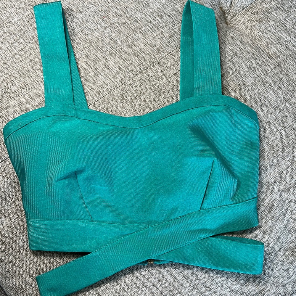 Crop top cut size small